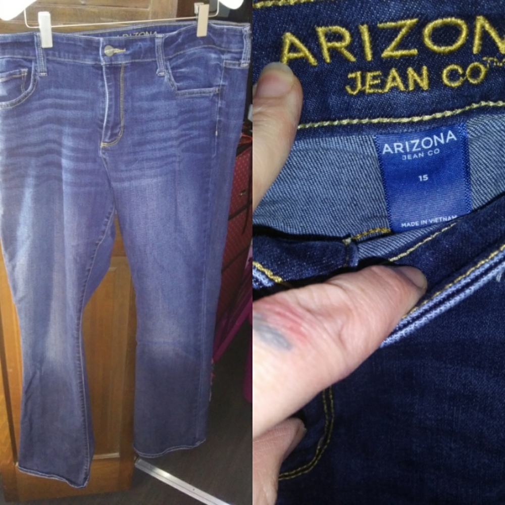 Arizona jeans, bootcut, sz15. Like new